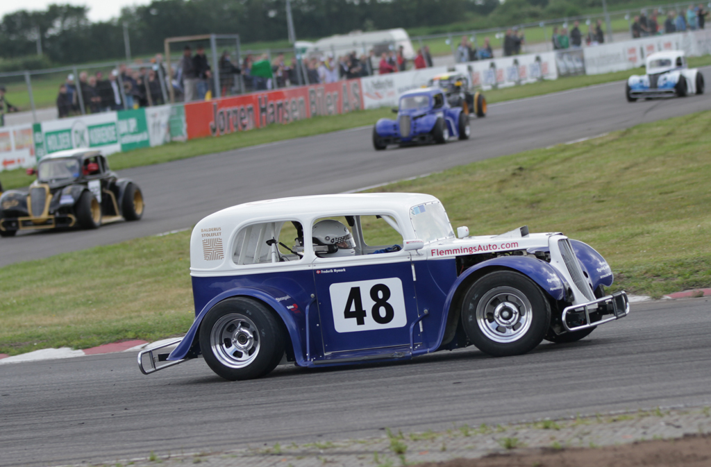 Frederik Nymark vinder sit første Legend løb på Padborg Park
(Foto: Motorsporten.dk)